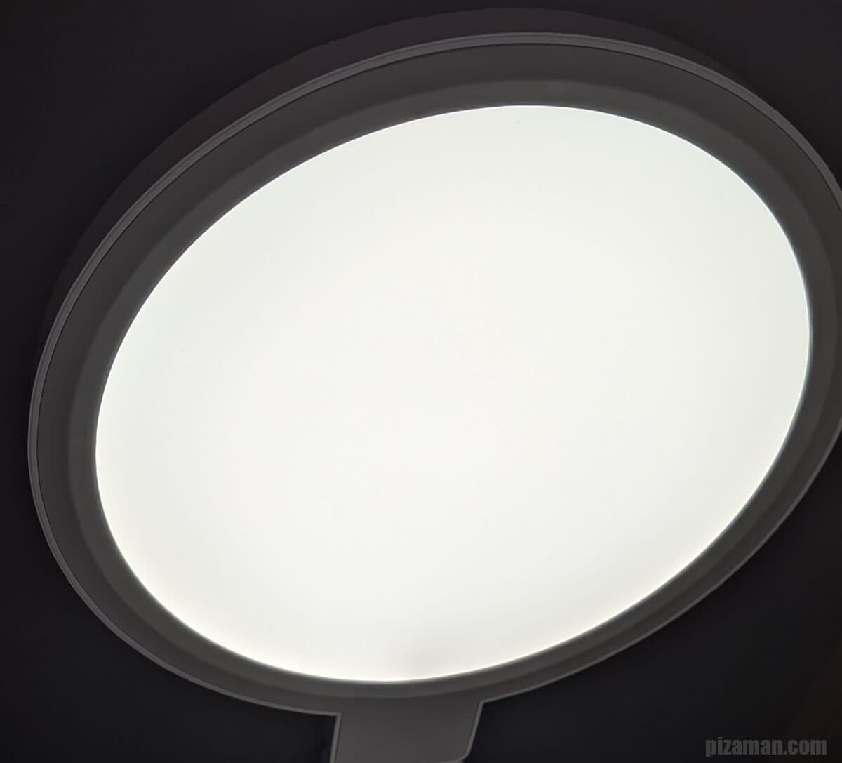 点灯してもLEDチップがみえない様子