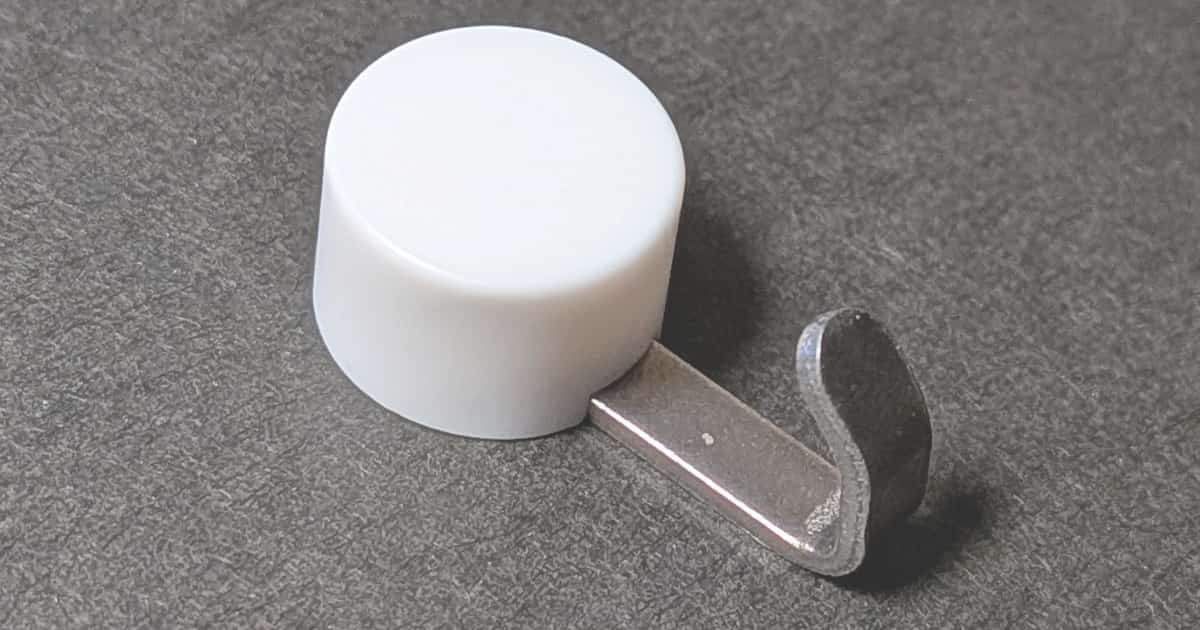 Wi-Fiルーターを壁掛けするなら、100均「石膏ボード用クロスピンフック」が安上がり！